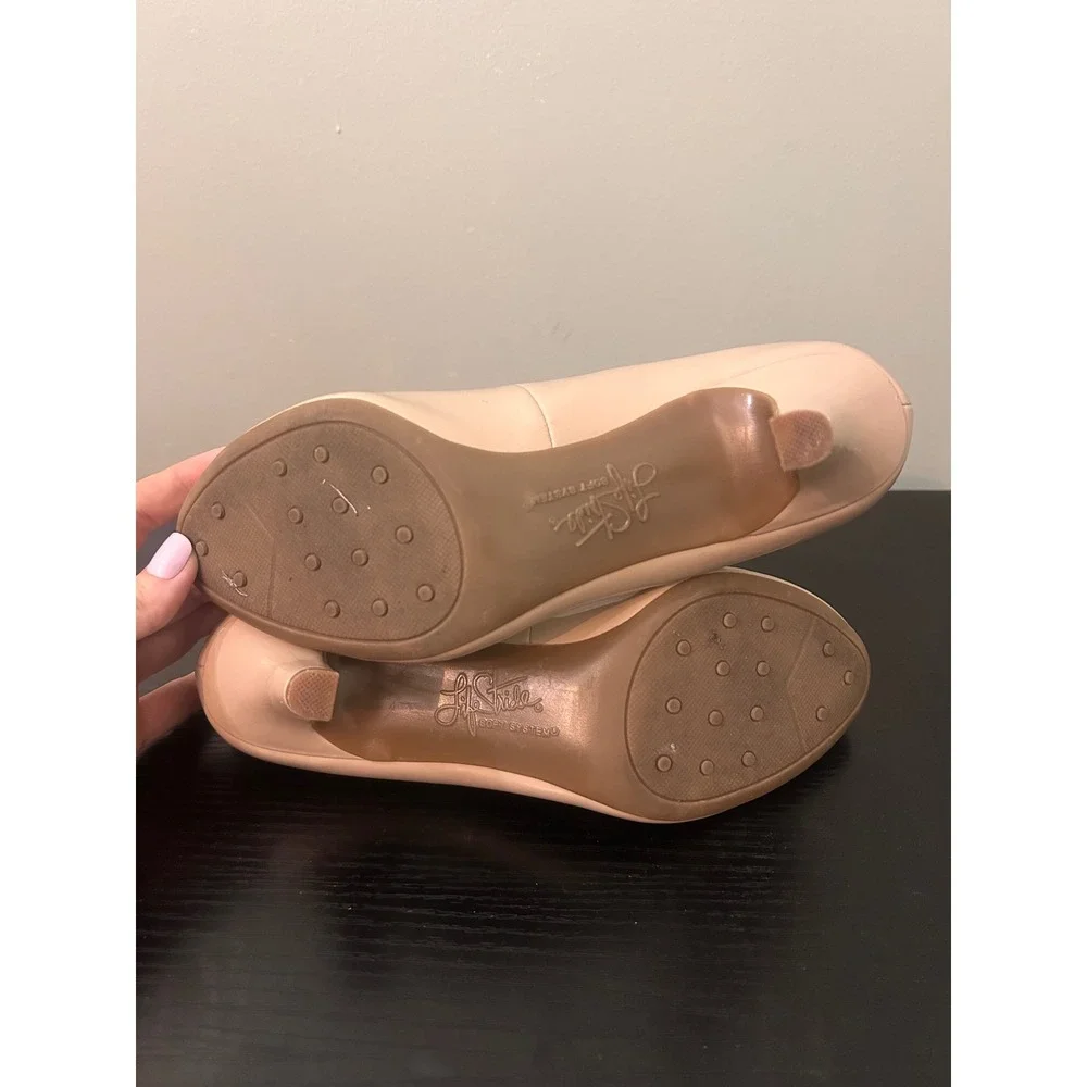 LifeStride Nude Parigi Pump Heels Size 7M Patent Office Classic